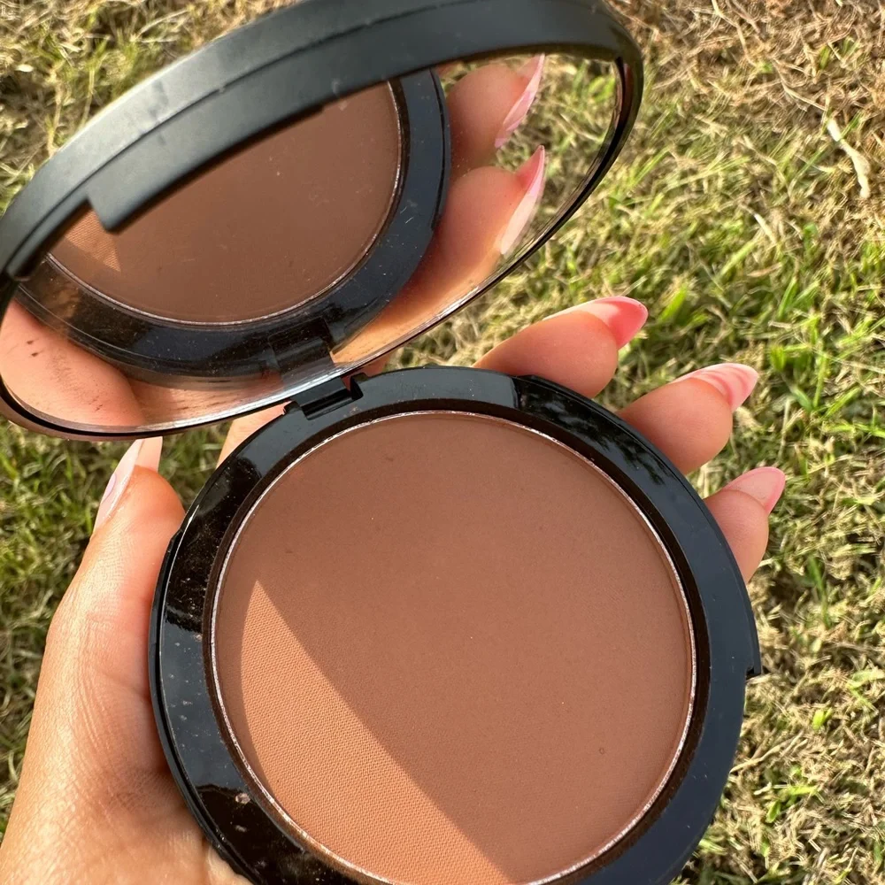 Matte Pressed Powder Deep - Picture 1 of 2